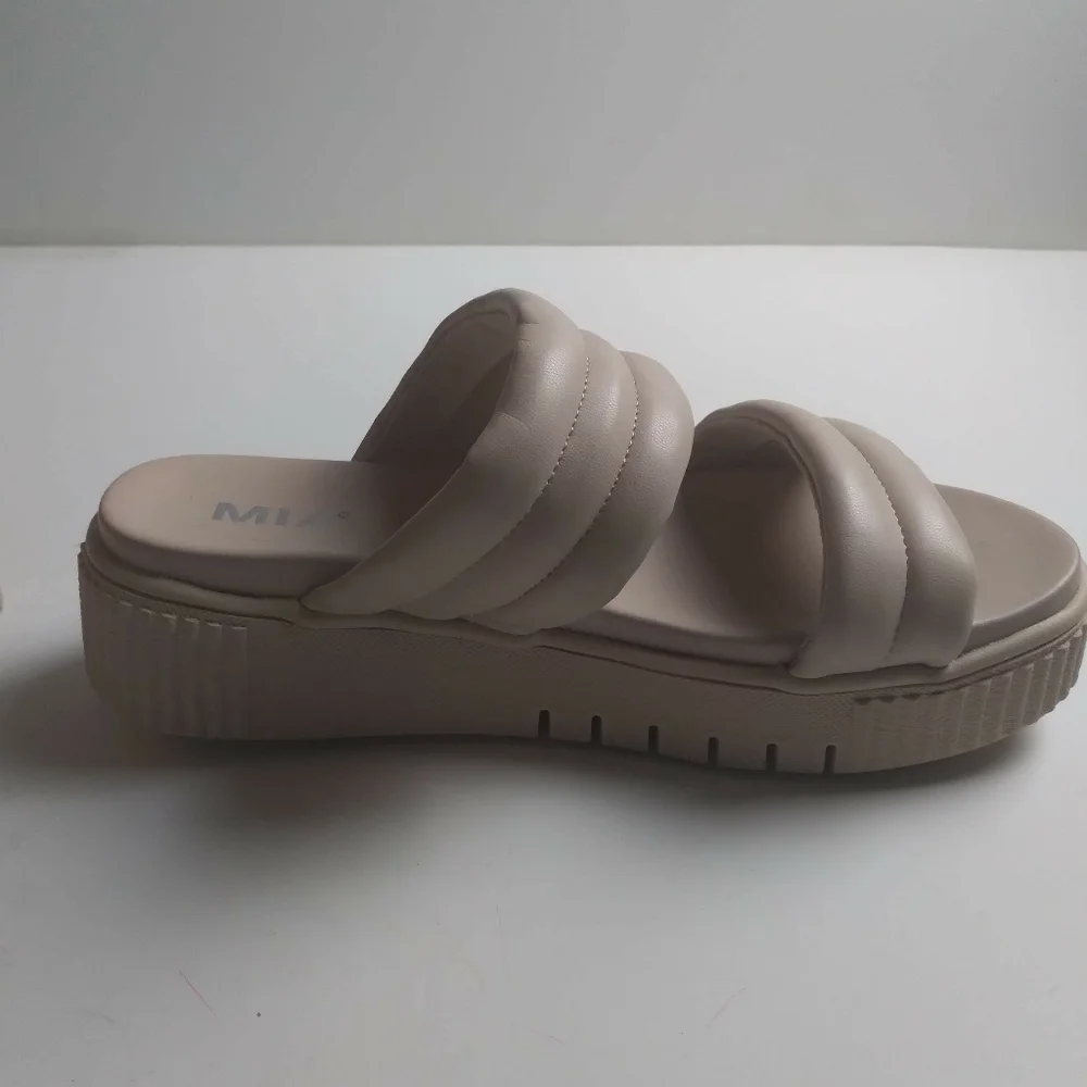 Mia  Lini Platform Beige Sandals size 7